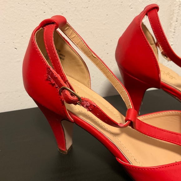 Cambridge Select Red Heels with straps - Picture 8 of 9